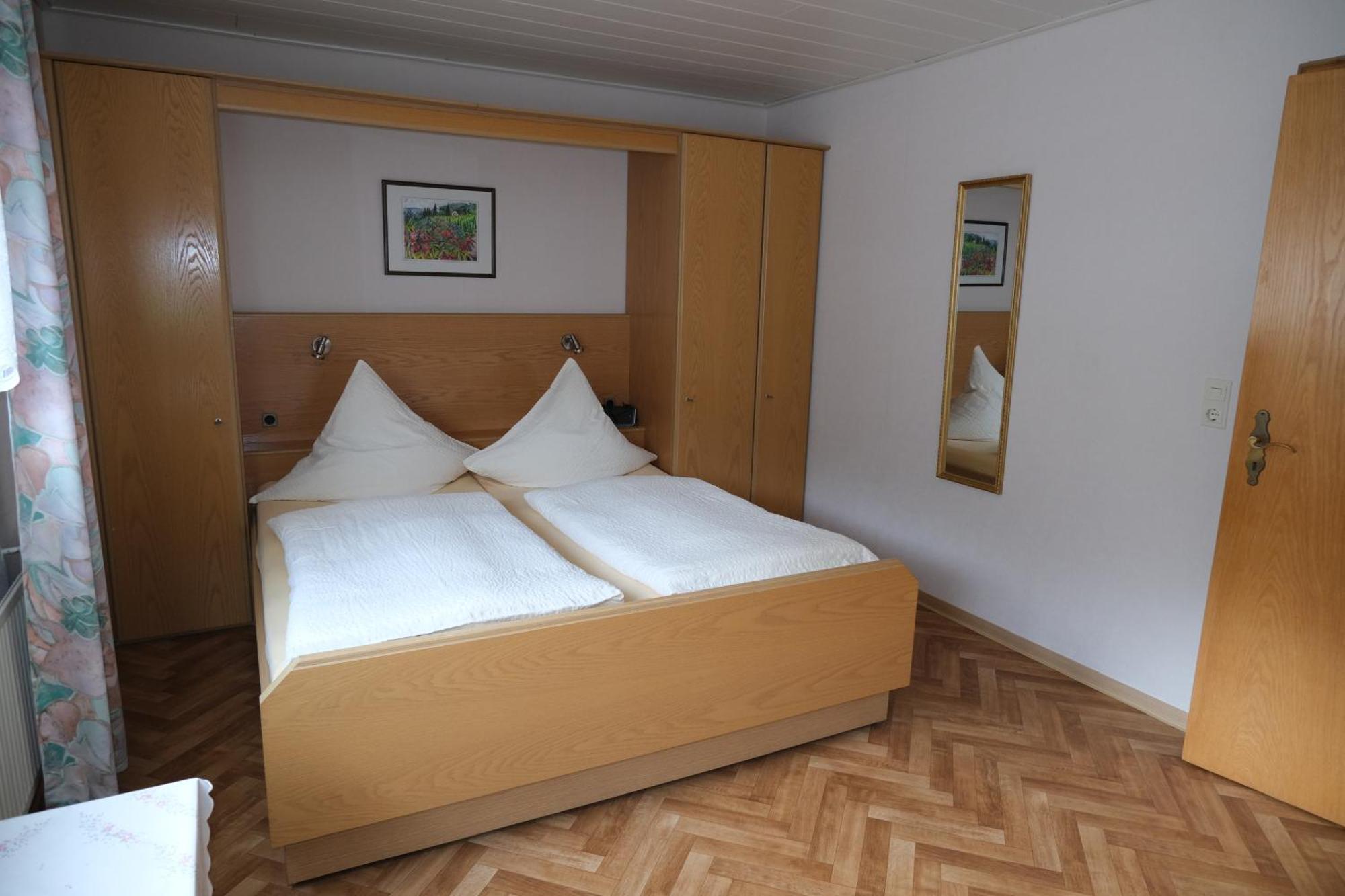 Weingut & Gaestehaus Mees Apartment Briedel Phòng bức ảnh