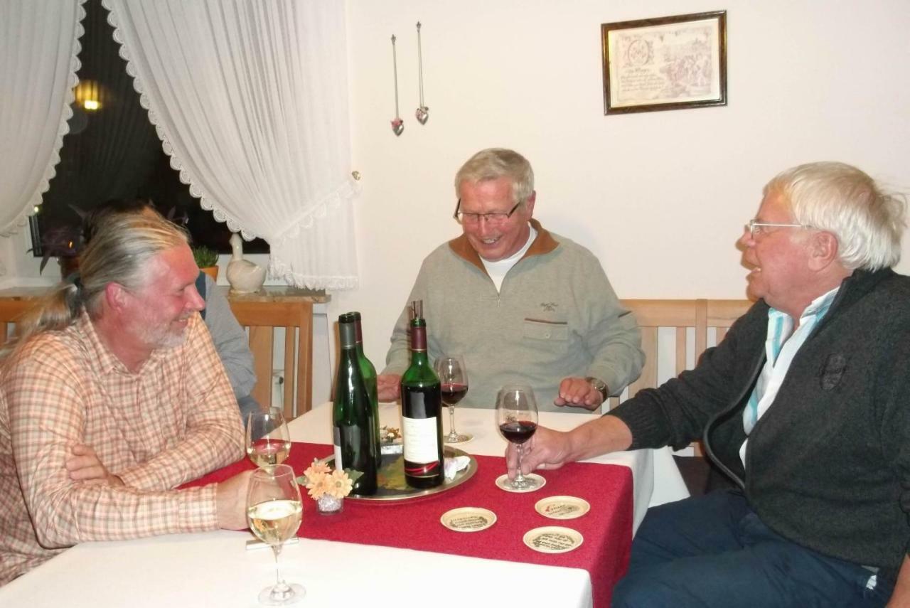 Weingut & Gaestehaus Mees Apartment Briedel Ngoại thất bức ảnh